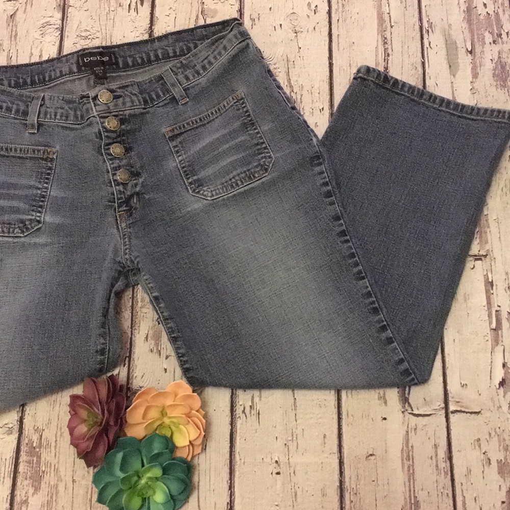 BEBE Vintage Style Button Fly Capri Jeans 31